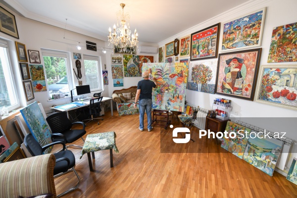 Doğulduğu Bakı şəhərindən ilham alan rəssam Tahir Şıxəliyev