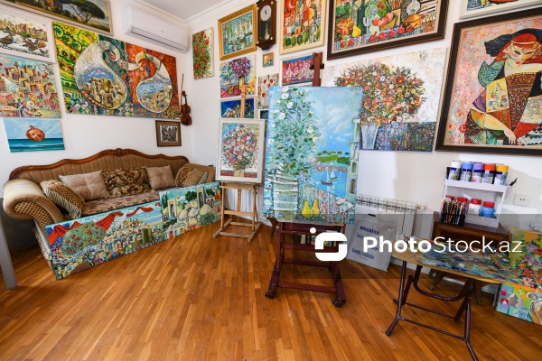 Doğulduğu Bakı şəhərindən ilham alan rəssam Tahir Şıxəliyev