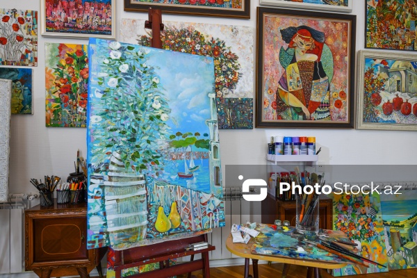 Doğulduğu Bakı şəhərindən ilham alan rəssam Tahir Şıxəliyev