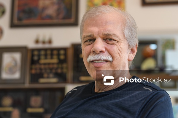 Doğulduğu Bakı şəhərindən ilham alan rəssam Tahir Şıxəliyev