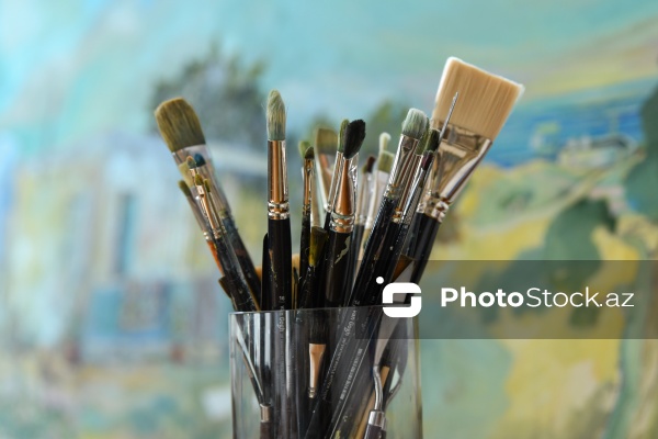 Doğulduğu Bakı şəhərindən ilham alan rəssam Tahir Şıxəliyev