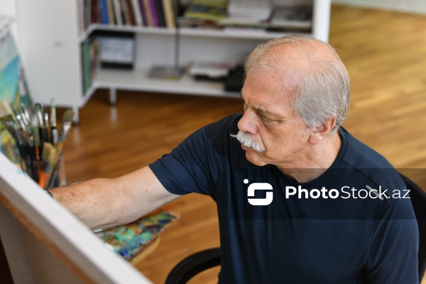 Doğulduğu Bakı şəhərindən ilham alan rəssam Tahir Şıxəliyev