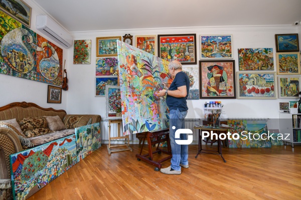 Doğulduğu Bakı şəhərindən ilham alan rəssam Tahir Şıxəliyev