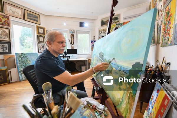 Doğulduğu Bakı şəhərindən ilham alan rəssam Tahir Şıxəliyev