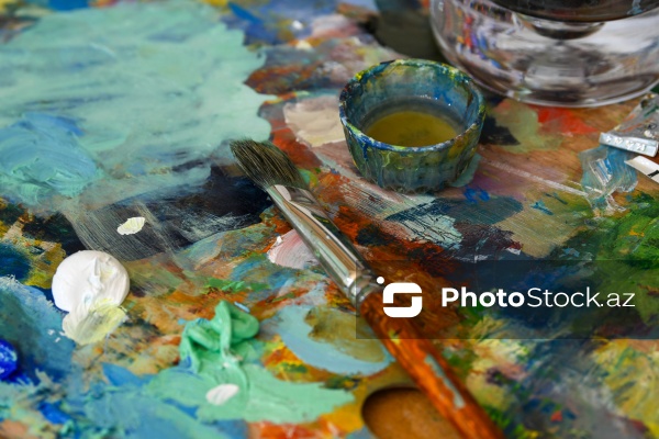 Doğulduğu Bakı şəhərindən ilham alan rəssam Tahir Şıxəliyev