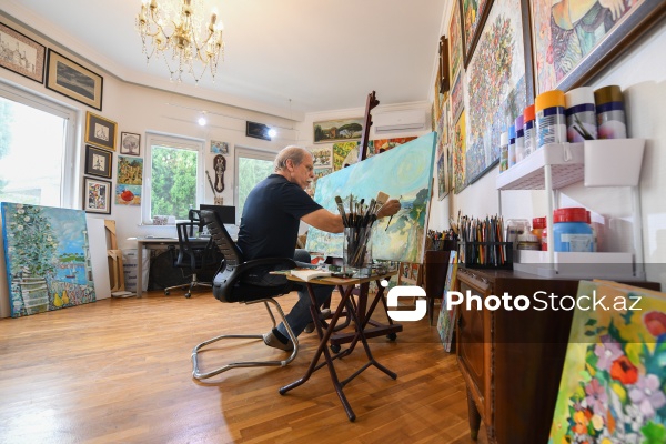 Doğulduğu Bakı şəhərindən ilham alan rəssam Tahir Şıxəliyev