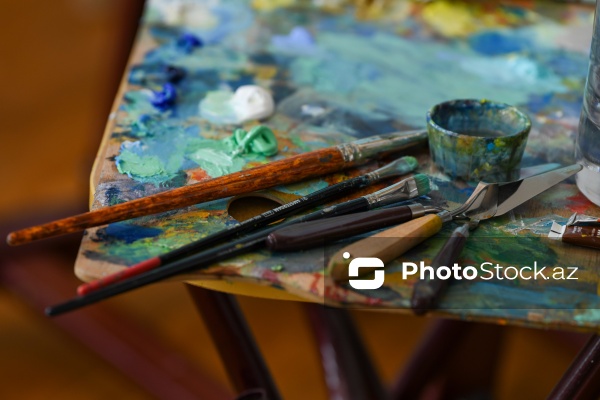 Doğulduğu Bakı şəhərindən ilham alan rəssam Tahir Şıxəliyev