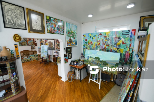 Doğulduğu Bakı şəhərindən ilham alan rəssam Tahir Şıxəliyev