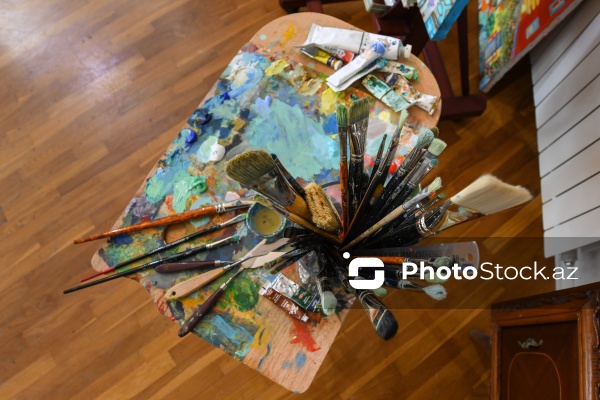 Doğulduğu Bakı şəhərindən ilham alan rəssam Tahir Şıxəliyev