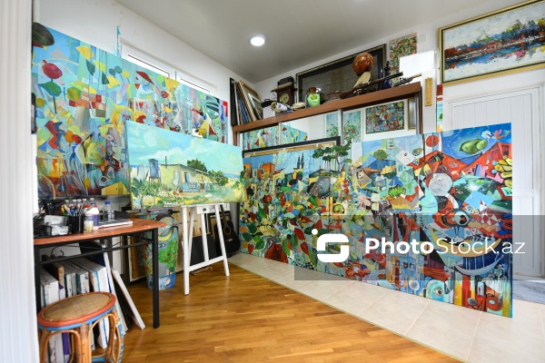 Doğulduğu Bakı şəhərindən ilham alan rəssam Tahir Şıxəliyev