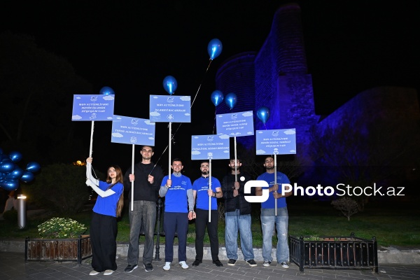 Dünya Autizm Maarifləndirmə Günü ilə əlaqədar mavi rənglə işıqlandırılan Bakı