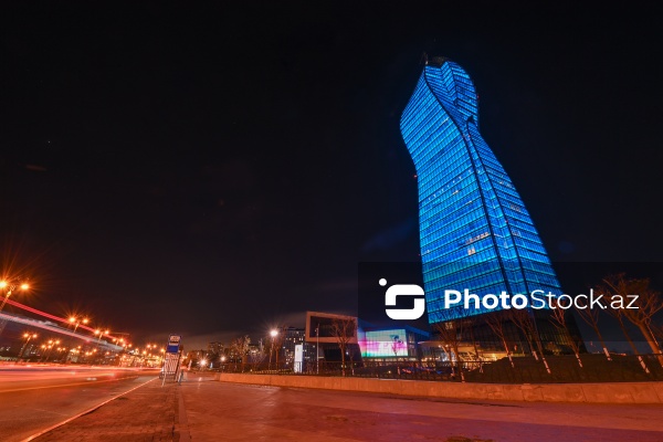 Dünya Autizm Maarifləndirmə Günü ilə əlaqədar mavi rənglə işıqlandırılan Bakı