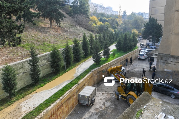 Əhmədli qəsəbəsində baş verən torpaq sürüşməsi