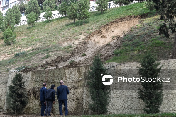 Əhmədli qəsəbəsində baş verən torpaq sürüşməsi