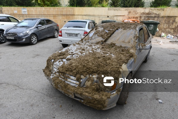 Əhmədli qəsəbəsində baş verən torpaq sürüşməsi