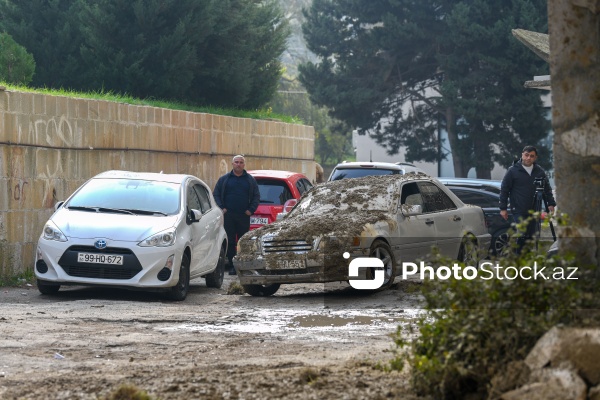 Əhmədli qəsəbəsində baş verən torpaq sürüşməsi