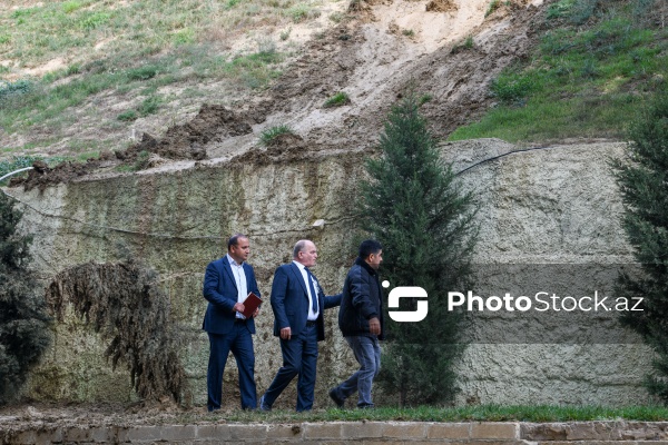 Əhmədli qəsəbəsində baş verən torpaq sürüşməsi