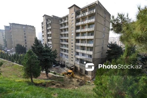 Əhmədli qəsəbəsində baş verən torpaq sürüşməsi