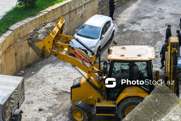 Əhmədli qəsəbəsində baş verən torpaq sürüşməsi