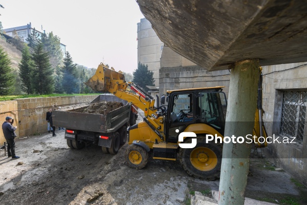 Əhmədli qəsəbəsində baş verən torpaq sürüşməsi