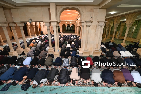 Əjdərbəy məscidində qılınan Ramazan ayının bayram namazı