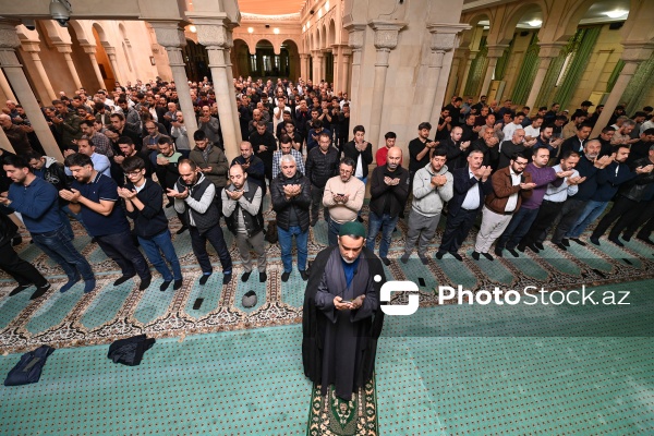 Əjdərbəy məscidində qılınan Ramazan ayının bayram namazı