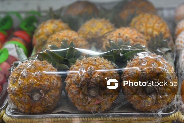 Ekzotik meyvələrin satıldığı "Yaşıl bazar"