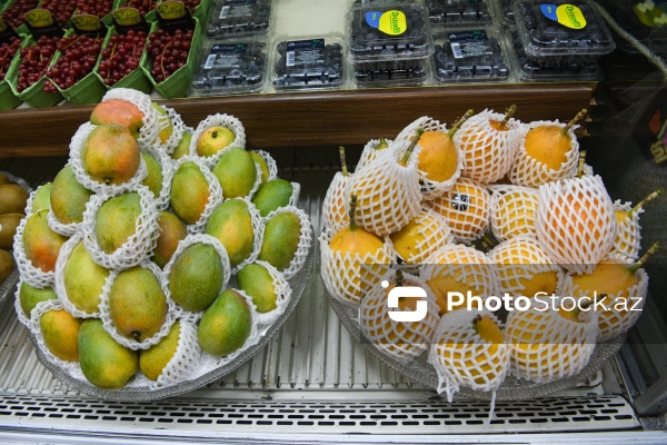Ekzotik meyvələrin satıldığı "Yaşıl bazar"