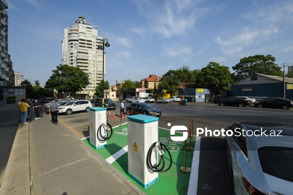 Elektrikdoldurma şəbəkəsi ilə supermarket şəbəkələri arasında əməkdaşlığın başlamasına dair tədbir