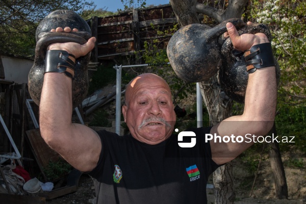 64 yaşlı xalq pəhləvanı Əliyar Musayev