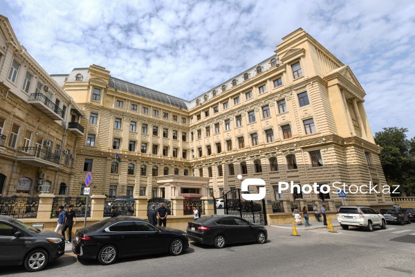 Elm və təhsil naziri Emin Əmrullayevin brifinqi