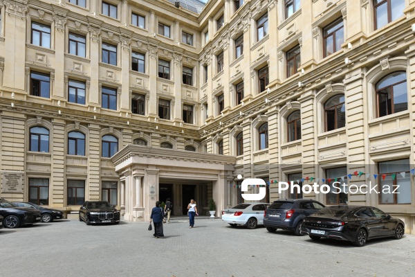 Elm və təhsil naziri Emin Əmrullayevin brifinqi