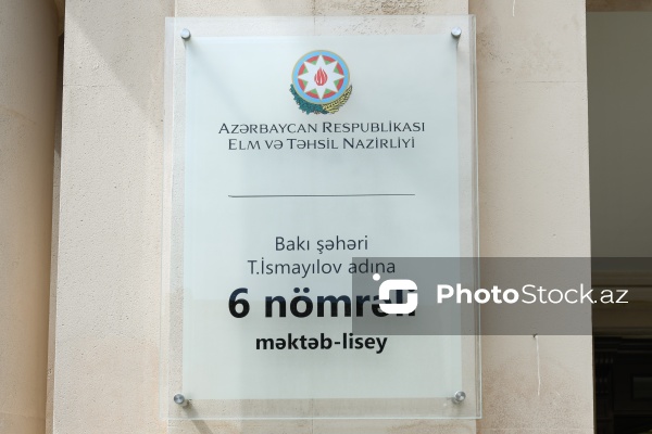 Elm və təhsil naziri Emin Əmrullayevin brifinqi