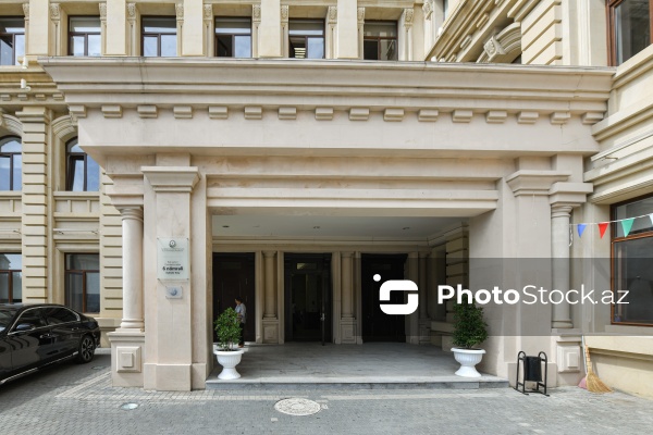 Elm və təhsil naziri Emin Əmrullayevin brifinqi