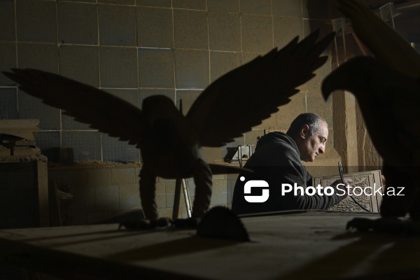 Ağac materiallarından müxtəlif əl işləri hazırlayan Ayaz usta