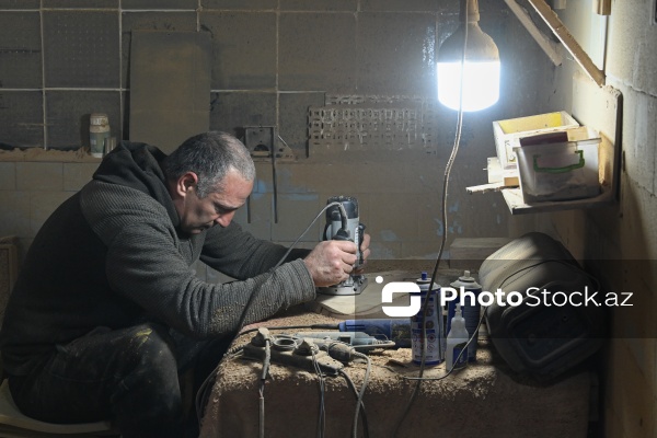 Ağac materiallarından müxtəlif əl işləri hazırlayan Ayaz usta