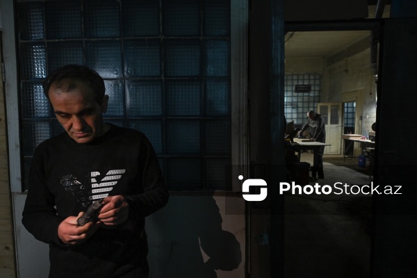 Ağac materiallarından müxtəlif əl işləri hazırlayan Orxan usta