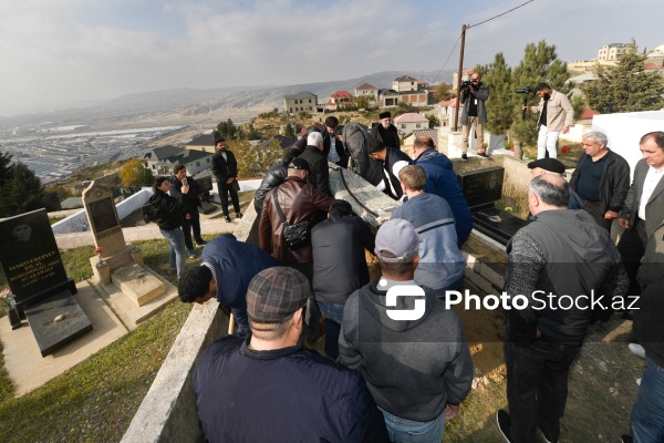 Əməkdar artist Yadigar Muradovun dəfn mərasimi