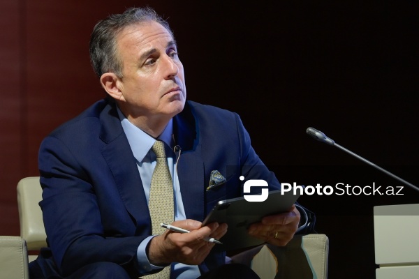 Con Defterios - "Enerji transformasiyası və gələcək strategiyaları mövzusunda liderlərin mövqeyi" adlı paneldə