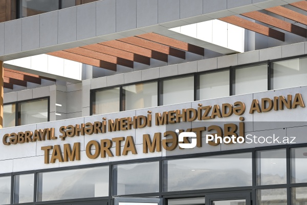 Cəbrayıl şəhərində yerləşən Mehdi Mehdizadə adına tam orta məktəb