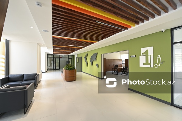 Cəbrayıl şəhərində yerləşən Mehdi Mehdizadə adına tam orta məktəb