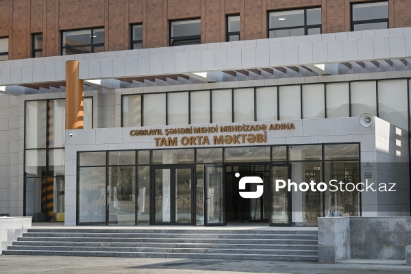 Cəbrayıl şəhərində yerləşən Mehdi Mehdizadə adına tam orta məktəb