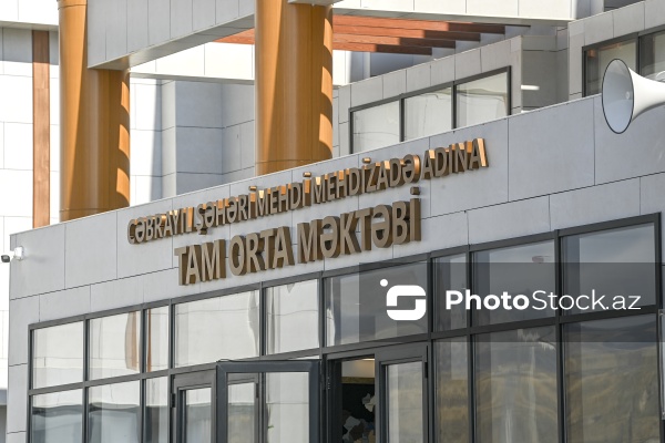 Cəbrayıl şəhərində yerləşən Mehdi Mehdizadə adına tam orta məktəb