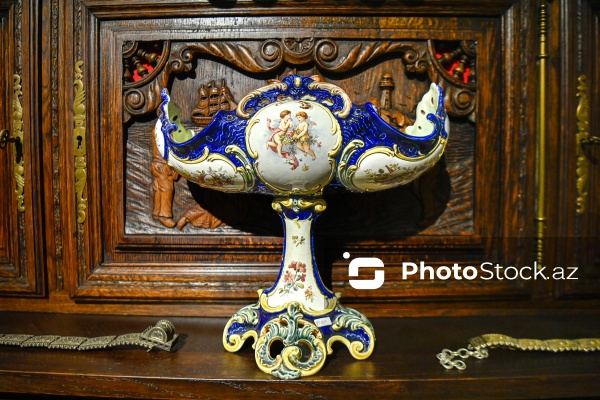 Əsrlərin izini daşıyan əntiq əşyalar