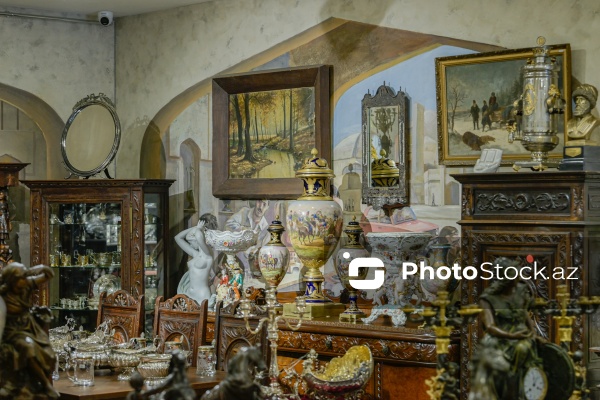 Əsrlərin izini daşıyan əntiq əşyalar