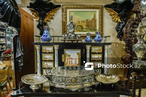 Əsrlərin izini daşıyan əntiq əşyalar