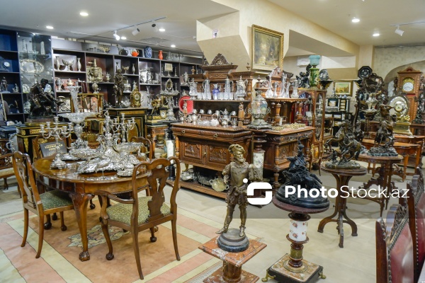 Əsrlərin izini daşıyan əntiq əşyalar