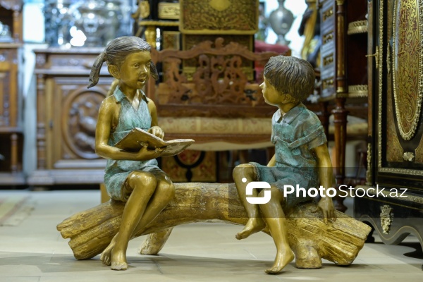 Əsrlərin izini daşıyan əntiq əşyalar