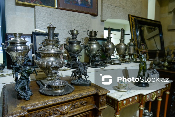 Əsrlərin izini daşıyan əntiq əşyalar