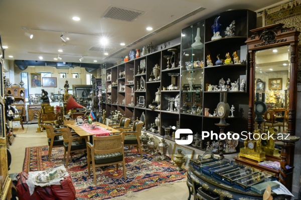 Əsrlərin izini daşıyan əntiq əşyalar